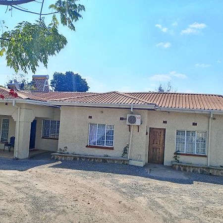 Matt Bed And Breakfast Lilongwe Esterno foto